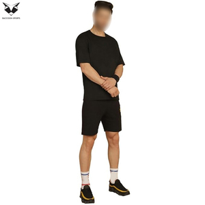 Ensemble court d'été respirant, t-shirt oversize en coton à col rond et manches courtes, style streetwear, et short d'été. - Product Image 5