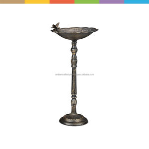 Bain d'oiseaux en métal d'extérieur avec piédestal, design élégant pour attirer les oiseaux dans le jardin, la pelouse ou la cour. - Product Image 3