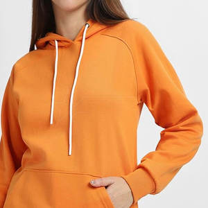 เสื้อฮู้ดดี้โอเวอร์ไซส์ผ้าถักพิมพ์ลายสีพื้นสำหรับฤดูหนาว สวมใส่สบาย ระบายอากาศได้ดี สำหรับผู้หญิง ผลิตในประเทศปากีสถาน - Product Image 3