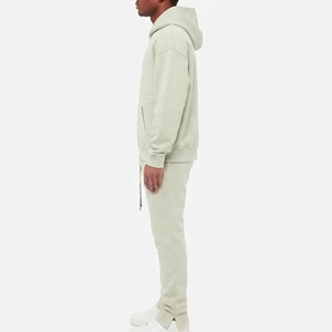 Conjunto Deportivo para Hombre, Chaqueta Cortavientos Resistente con Cierre y Pantalones Jogger Elásticos, Ropa Deportiva Personalizada OEM, Estilo Urbano - Product Image 3