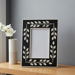 Cadre photo élégant en os incrusté, motif floral noir, décoration moderne pour la maison - Product Image 1