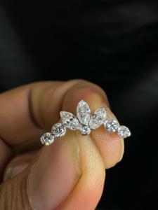 Pendiente de tuerca con diseño floral de diamante de loto y guirnalda, engaste invisible con diamante marquesa cultivado en laboratorio, oro macizo, para perforación de cartílago - Product Image 2