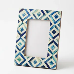 Marco de Fotos de Resina con Mosaico Azul y Blanco Hecho a Mano, Vertical, de Pie, Único - Product Image 6