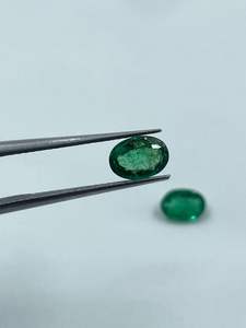 พลอยมรกตสีเขียวธรรมชาติ รูปไข่ คุณภาพ A1 น้ำหนัก 1.30 กะรัต ขนาด 5x7 มม. สำหรับทำเครื่องประดับ - Product Image 6