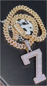 Collier personnalisé avec pendentif chiffre 7 en moissanite entièrement pavée, plaqué or blanc sur argent 925, et chaîne cubaine épaisse pour les trendsetters - Product Image 2