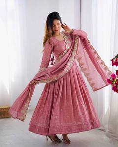 เปิดตัวดีไซน์ใหม่สุดฮิตสไตล์บอลลีวูด ชุดพร้อมใส่พร้อมผ้าคลุมไหล่และกางเกงขายาว - Product Image 3