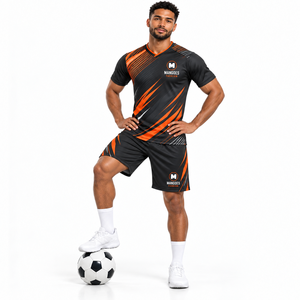 Ensemble de tenue de football pour hommes, kit d'équipe personnalisé sublimé, respirant, antibactérien, séchage rapide, 100% polyester, maillot et short d'entraînement - Product Image 1