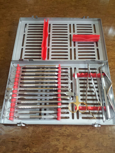 Juego de Instrumentos Quirúrgicos Dentales de 18 Piezas, Kit Periodontal con Tijeras, Portaagujas, Retractor, Mango Antideslizante, Plateado, Certificado CE - Product Image 2