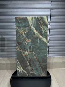 Baldosa de Porcelana con Aspecto de Mármol Verde Esmeralda Calypso - 600x600mm, 8.5mm de Grosor, para Piscinas y Villas - Product Image 2