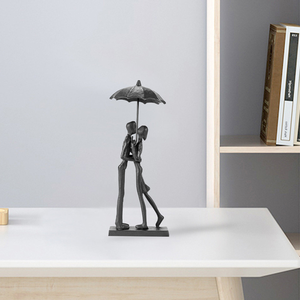 Sculpture artisanale en métal de couple sous parapluie, figurine romantique d'amoureux s'embrassant, statue d'amour moderne, décoration de table pour la maison - Product Image 4