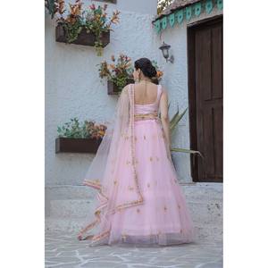 Hermosos vestidos de noche Elegantes Lehenga Choli con hilo y Zari Work para fiestas - Product Image 6