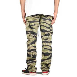 Pantalon de jogging unisexe en polyester, imprimé par sublimation, avec motifs colorés et détaillés, dynamique et décontracté, style resort, à l'agencement graphique unique - Product Image 6