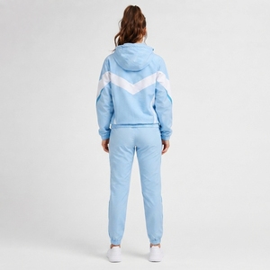 Ensemble de survêtement coupe-vent pour femme : veste à capuche et pantalon à taille élastique – Tenue décontractée, sportswear, mode streetwear, vêtements d'extérieur - Product Image 3