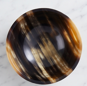 Cuenco de Cuerno Natural Hecho a Mano con Interior Pulido Negro, Decoración Moderna de Lujo para Mesa - Product Image 3