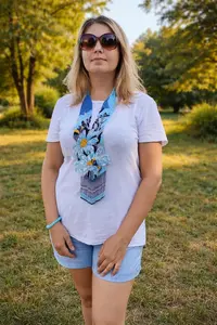 Magnifique collier Gerdan ukrainien fait main perlé, motif floral bleu avec abeille, bijou statement, perles bohèmes, collier fleuri, pour ANNIVERSAIRE - Product Image 6