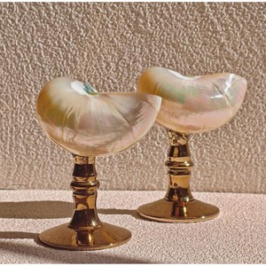 El metal de alta calidad con acabado de concha marina proporciona una experiencia de bebida premium tanto para ocasiones informales como formales. - Product Image 4