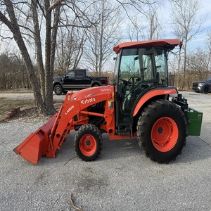 Tracteur agricole miniature 4x4 de 70 CV d'occasion avec moteur et boîte de vitesses à engrenages - Prix avantageux - Product Image 4
