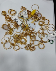 Pendientes de Aro BALI de Oro Sólido de 22K con Dijes para Mujer - Joyería Fina Certificada BIS para Bodas, Fiestas y Uso Diario - Product Image 3