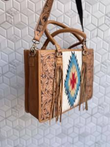 Sac fourre-tout en cuir sculpté à la main avec franges, élégant sac à main en cuir jacquard, sacs en cuir multi-usages pour femmes - Product Image 2