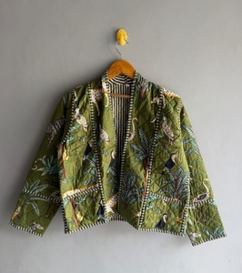 Veste matelassée verte à imprimé animal, manches chauve-souris, poches plaquées, style bohème, cadeau pour elle - Product Image 1