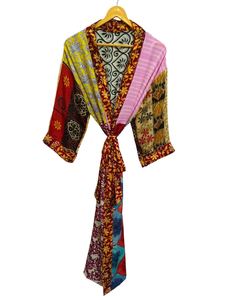 Robe kimono de luxe en soie patchwork, cache-maillot de bain, tenue de nuit, longue robe, kimono indien vintage fait main en soie de sari recyclée - Product Image 2