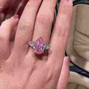 Anillo de Lujo para Mujer en Oro Sólido de 14K, Estilo Vintage, con Diamante Rosa Intenso Creado en Laboratorio, Corte Pera Brillante, 6CT, Claridad VS1, Bañado en Rodio - Product Image 5