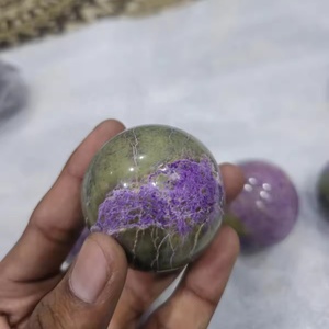 Stichtite violette naturelle de haute qualité en gros avec boules de sphère en serpentine en cristal pour la guérison et la méditation reiki - Product Image 1