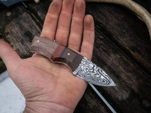 Couteau à dépecer artisanal en acier Damas, lame pleine longueur, biseautée, pour camping, chasse et usage général - Product Image 2
