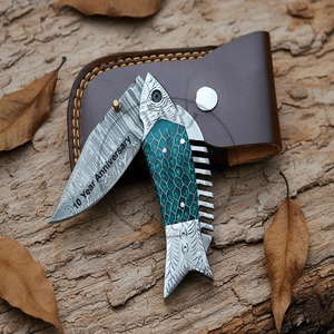 มีดพับพกพาสำหรับตั้งแคมป์ ดามัสกัส พรีเมียม ดีไซน์ปลายแหลม พร้อมปลอกหนังลายปลา งานแฮนด์เมด สำหรับกิจกรรมกลางแจ้ง รับผลิตแบบ OEM ODM รุ่น TARJ-9934 - Product Image 5