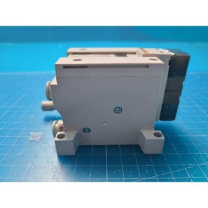 Vanne solénoïde SMC, ensemble de collecteur VQ1201N-51, utilisée telle qu'elle est, pièces d'équipement semi-conducteur Legacy - Product Image 4