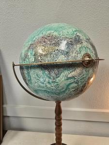 Elegante Globo Terráqueo de Escritorio con Giro Suave, Cartografía Clara y Base Metálica Resistente para Decoración de Oficina u Hogar - Product Image 4