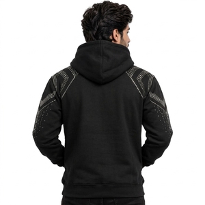 Corte holgado, tela suave y diseño moderno para la moda. Sudadera con pedrería Rhine, con detalles de piedras brillantes y forro polar cálido. - Product Image 2