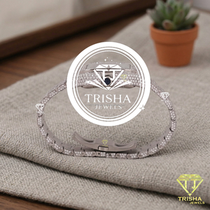 Reloj de Lujo con Diamantes Moissanite y Números Romanos Arcoíris, con Brazalete de Oro Blanco Totalmente Cubierto de Diamantes y Diseño Premium - Product Image 5