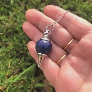 Pendentif de guérison en lapis-lazuli poli, forme boule, fait main, pour la radiesthésie et le Reiki, outil dynamique en cristal - Product Image 1