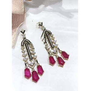 Magnifiques boucles d'oreilles longues Fusion de haute qualité, scintillantes et élégantes, pour femmes, pour un look de soirée, pour les occasions festives, tendance - Product Image 1