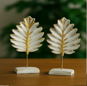 Hoja de madera semiesculpida única con detalles de filigrana dorada. Pieza decorativa rústica para mesa disponible a precios de mayorista. - Product Image 6