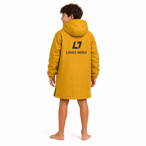 Parka de natation dorée personnalisée pour jeunes, imperméable, à capuche, avec doublure polaire, fermeture éclair intégrale, poches latérales, service OEM ODM - Product Image 4