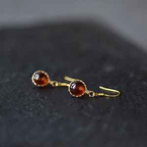 ต่างหูห้อยประดับโกเมน หินประจำเดือนมกราคม ต่างหูแฮนด์เมดสไตล์มินิมอล ของขวัญสำหรับเธอ เงินแท้ 925 ทอง 14k - Product Image 6