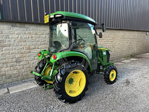 Tracteur compact à roues 4x4 John Deere 3046R 2026 d'occasion, chargeur central, tracteur de jardin 70 CV, transmission par engrenages, moteur haute performance, pompe - Product Image 5