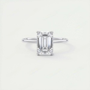 Élégante bague de fiançailles solitaire en or blanc massif 14 carats avec moissanite taille émeraude allongée 5 carats et 4 griffes - Product Image 1