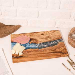 Planche à fromages et charcuteries en bois d'acacia naturel et résine, élégante, pour servir en cuisine lors de fêtes et réceptions, prix de gros - Product Image 4