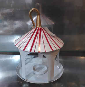 Linterna de Casa de Navidad festiva hecha a mano de alta calidad, portavelas de Metal rojo blanco con recortes de estrellas, adornos colgantes de plástico - Product Image 2