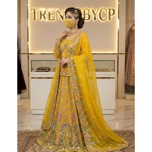TrendsbyCp Lehenga Choli de Seda de Lujo para Novias Pakistaníes |   Lehenga Pishwas amarillo de red, largo hasta el suelo, sin arrugas y adornado a mano - Product Image 2