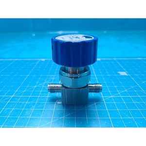 Vanne à boisseau sphérique manuelle TKF BA 10K 1/4, utilisée comme pièce détachée pour équipement semi-conducteur Legacy - Product Image 1