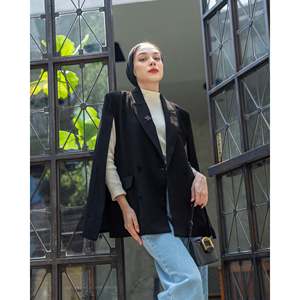 Blazers cape Alexa pour femmes, élégants et stylés avec intégration de la commande vocale Alexa - Product Image 1