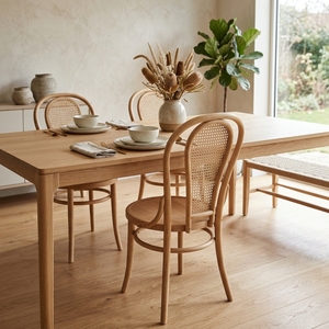 Fauteuil de salon classique en rotin tressé, structure en teck massif artisanale, fauteuil bistrot français avec dossier en cannage naturel - Product Image 5