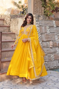 Robes Anarkali traditionnelles indiennes exclusives en tissu Faux Blooming avec broderie de sequins et bordure en dentelle de créateur - Product Image 4