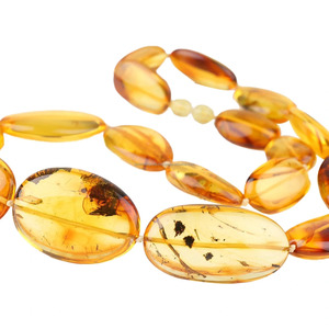 สร้อยคอเรซิ่นรูปไข่รักษ์โลกจากผู้ขายที่ได้รับการยืนยัน สร้อยคอประดับลูกปัด สร้อยคออะคริลิคสีเหลือง ของขวัญแต่งงาน - Product Image 3