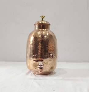 Enfriador de Agua de Cobre Grabado de Lujo con Grifo y Vasos, Recipiente de Almacenamiento de Bebidas de Lujo para Hoteles y Restaurantes, Venta al por Mayor - Product Image 5