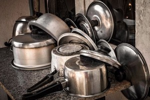 Déchets d'ustensiles en acier en vrac contenant couverts, casseroles et pièces de cuisine, séparés pour expédition de recyclage à l'étranger, lots en vrac - Product Image 2